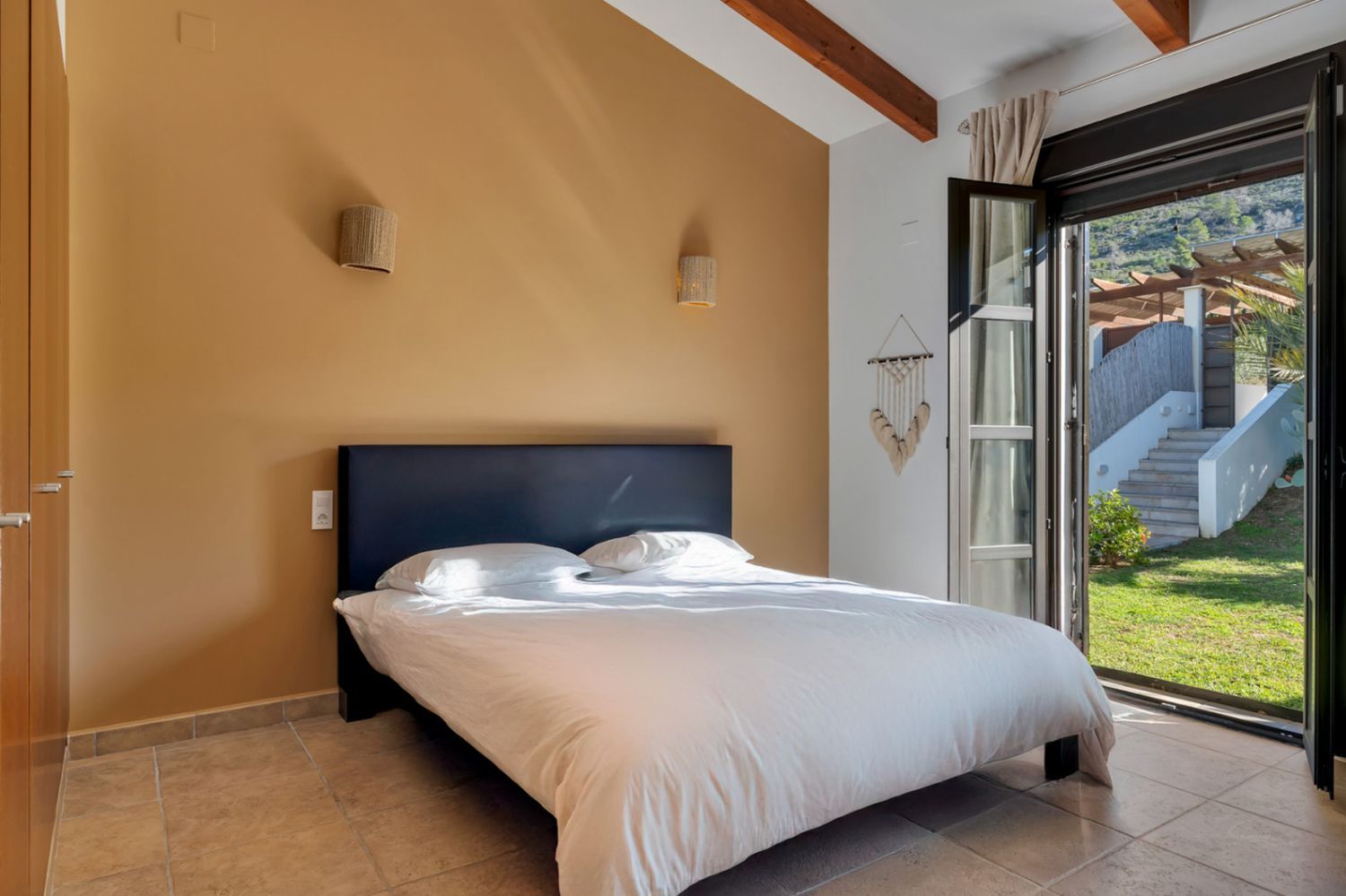 Slaapkamer met tuinzicht